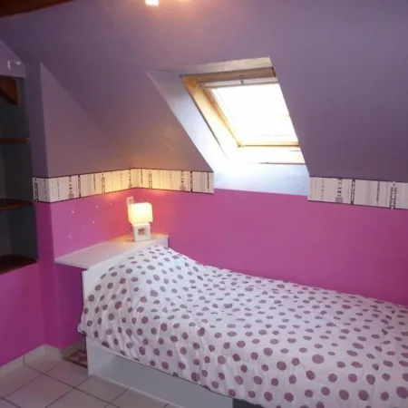 Gite Agreable Avec Terrasse, Proche D'aurillac - 3 Chambres, Jardin, Clim, Wifi, Parking - Fr-1-742-220 Holiday home *