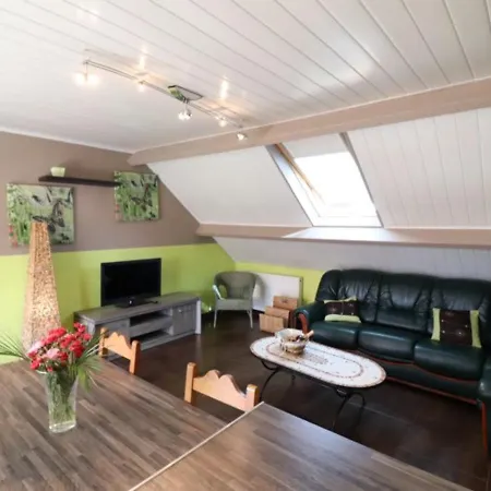 Gite Agreable Avec Terrasse, Proche D'aurillac - 3 Chambres, Jardin, Clim, Wifi, Parking - Fr-1-742-220